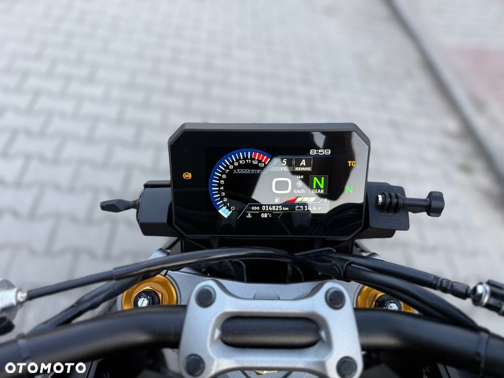 Suzuki GSX - 29