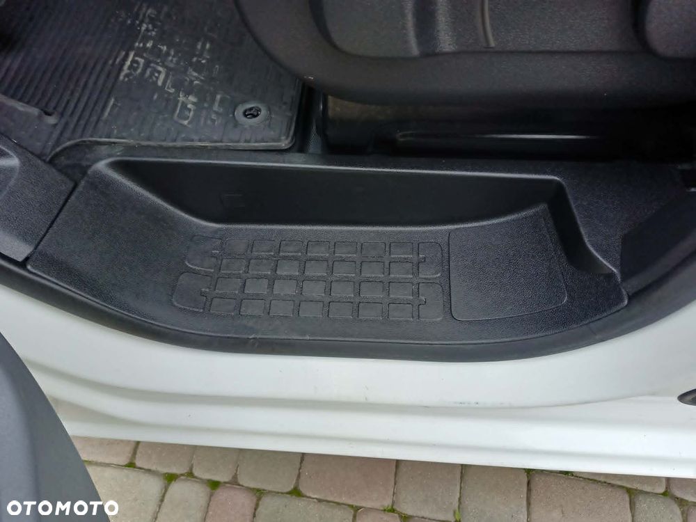 Opel VIVARO - 27