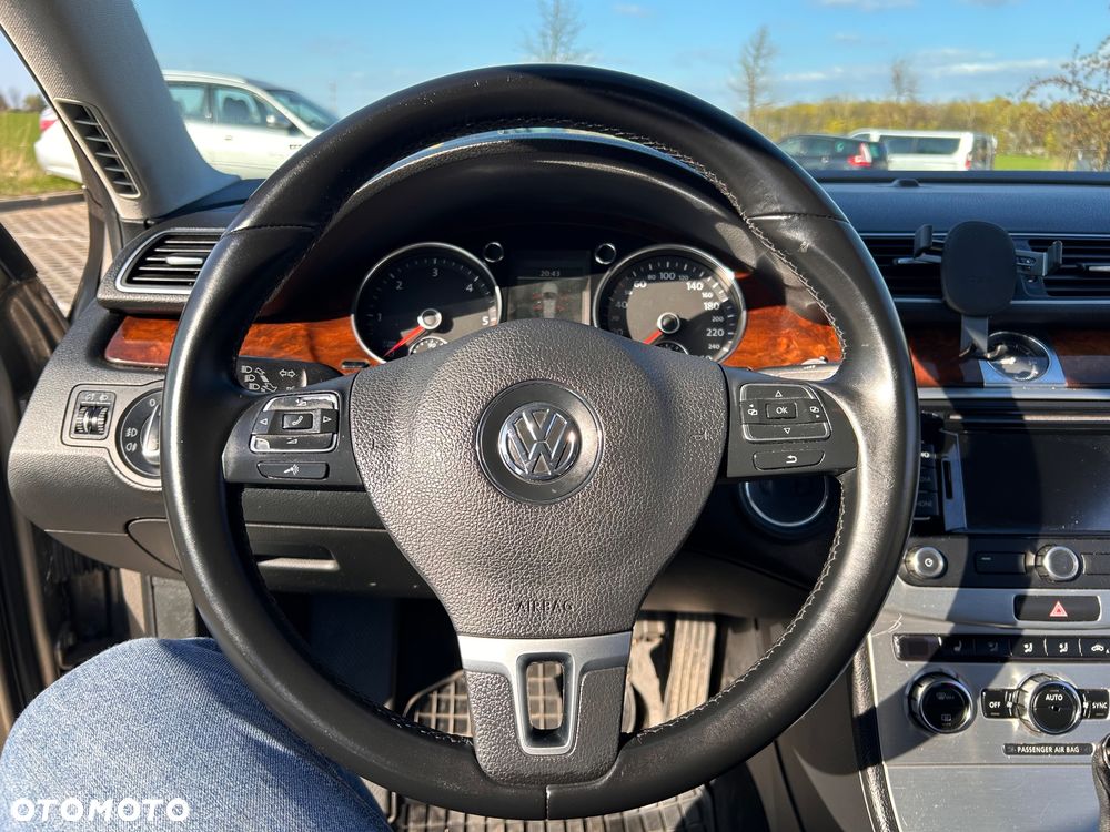 Volkswagen Passat 2.0 Blue TDI SCR Highline - 24