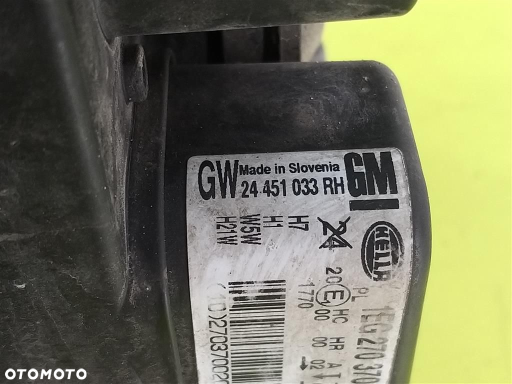 Reflektor lampa przód prawa Opel Astra III H 2004-2013 HELLA  1EG27037002 - 3