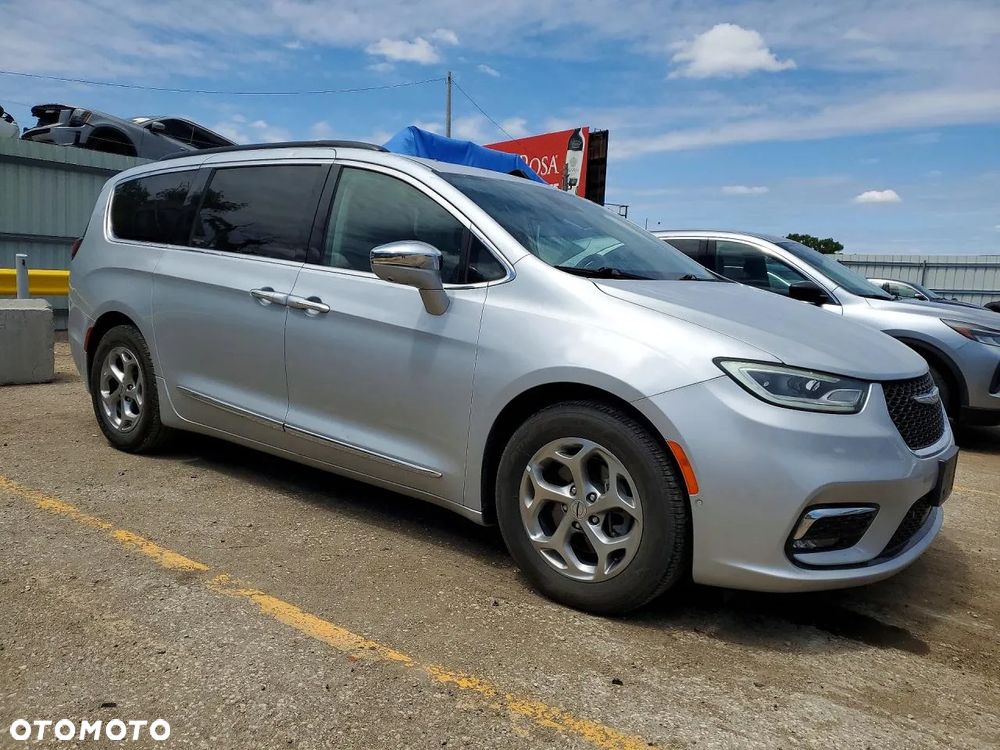 Chrysler Pacifica - 2