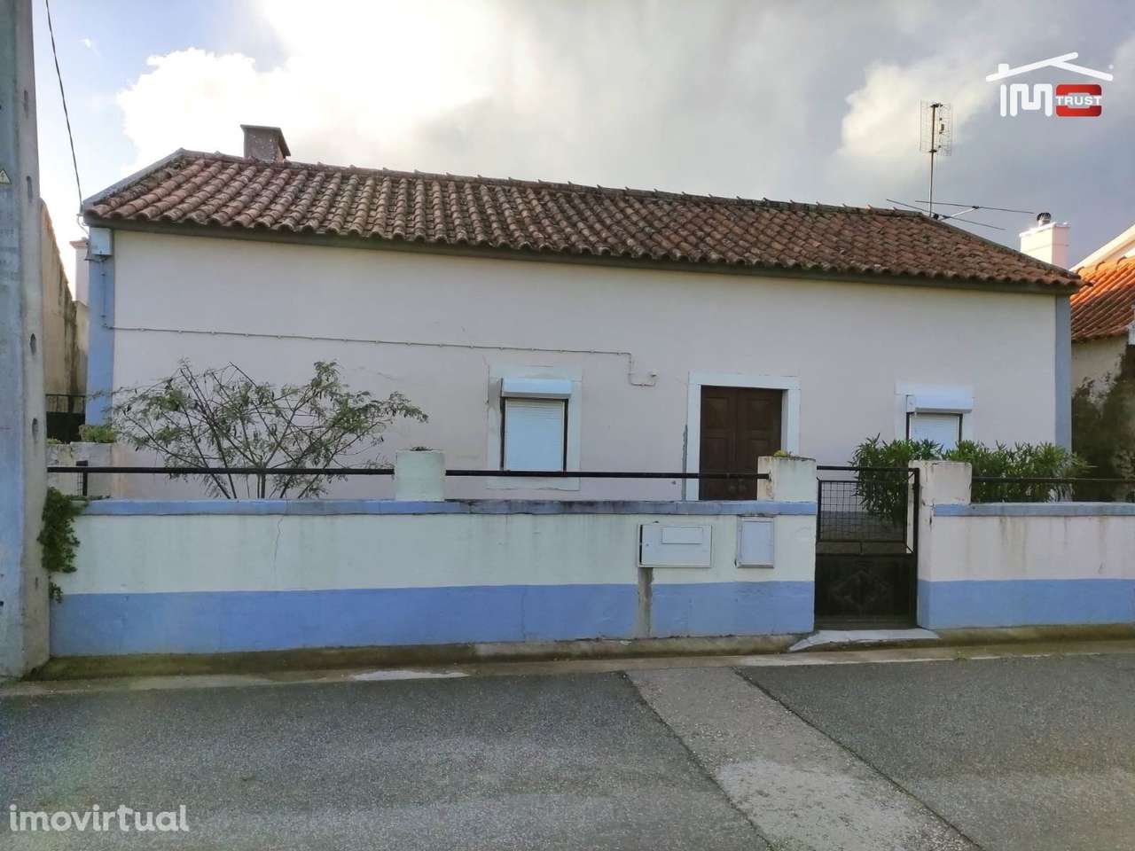 Moradia T2 grande potencial de ampliação inserida num terreno com 5... - Grande imagem: 2/31