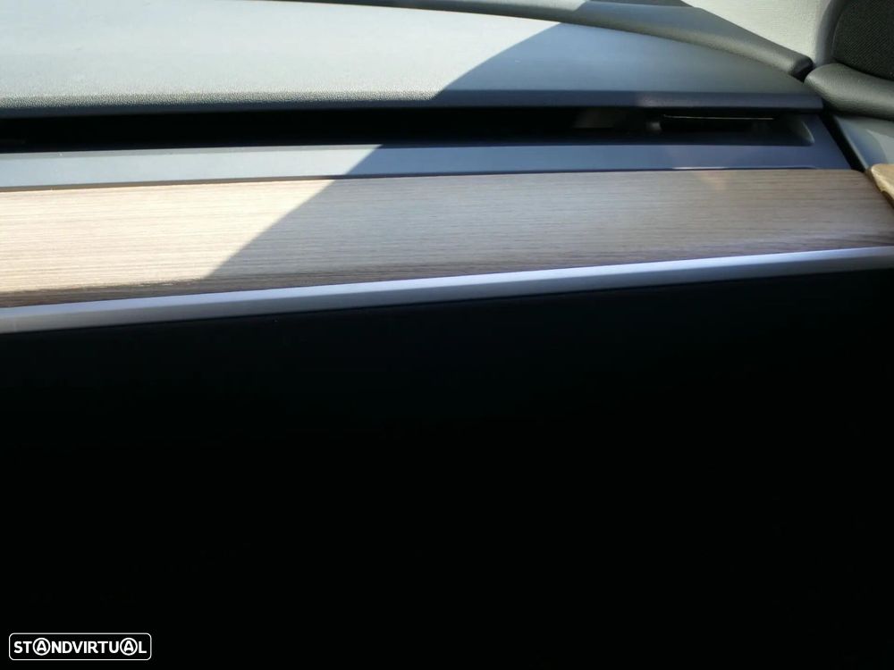 Tesla Model Y Standard - 32