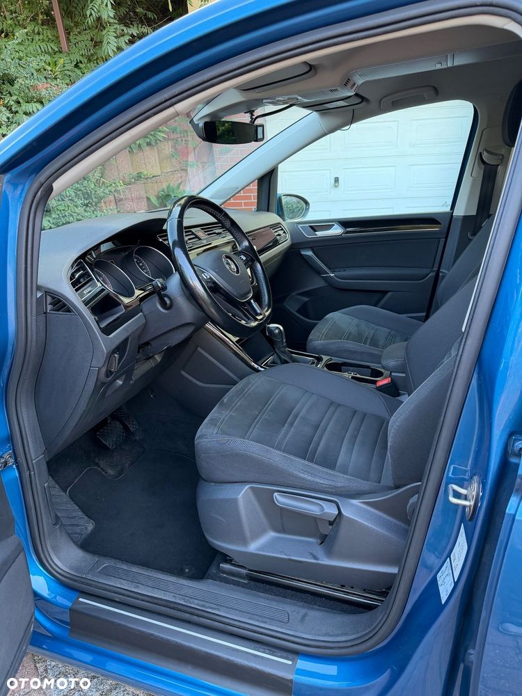 Volkswagen Touran - 10