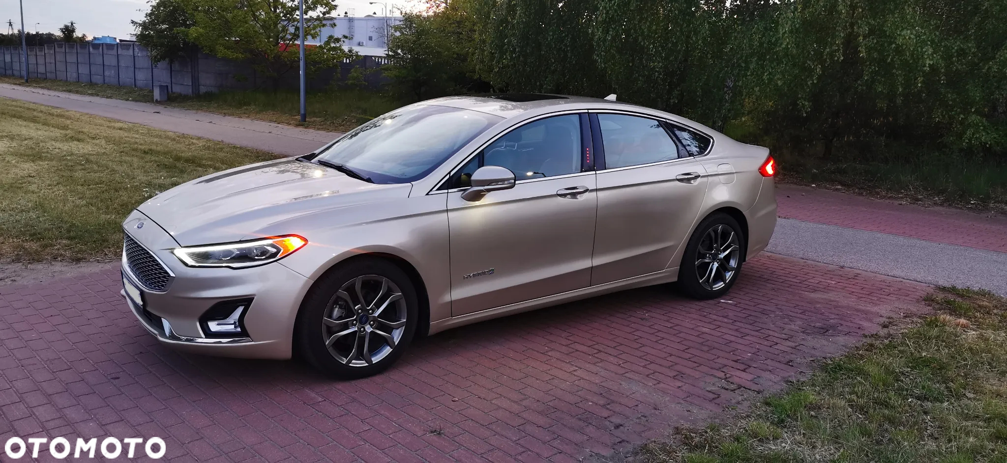 Ford Mondeo 2.0 Hybrid Titanium - 24