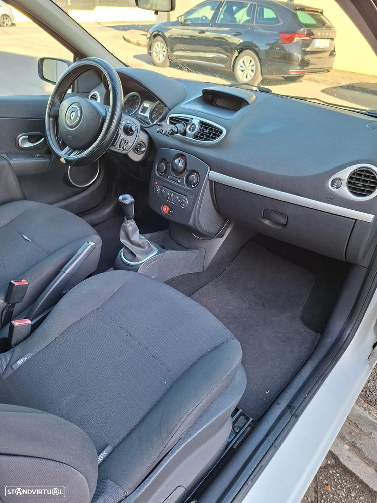 Renault Clio 1.5 dCi Dynamique S - 4