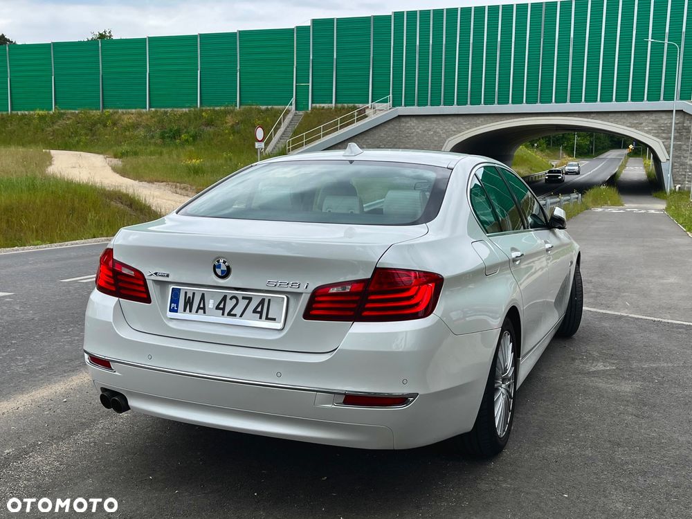 BMW Seria 5 528i xDrive Luxury Line - 4