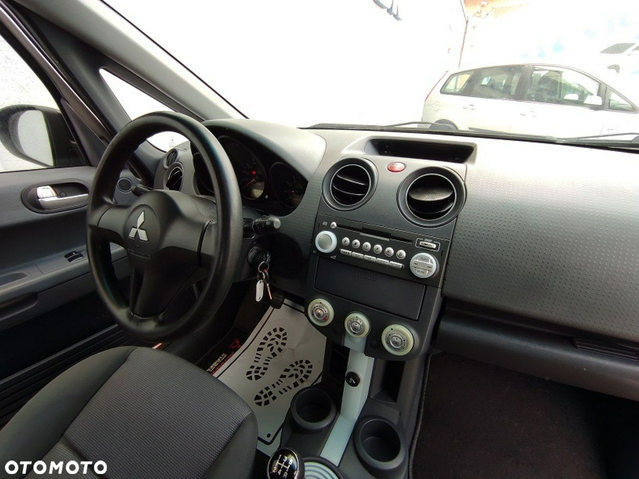 Mitsubishi Colt - 11