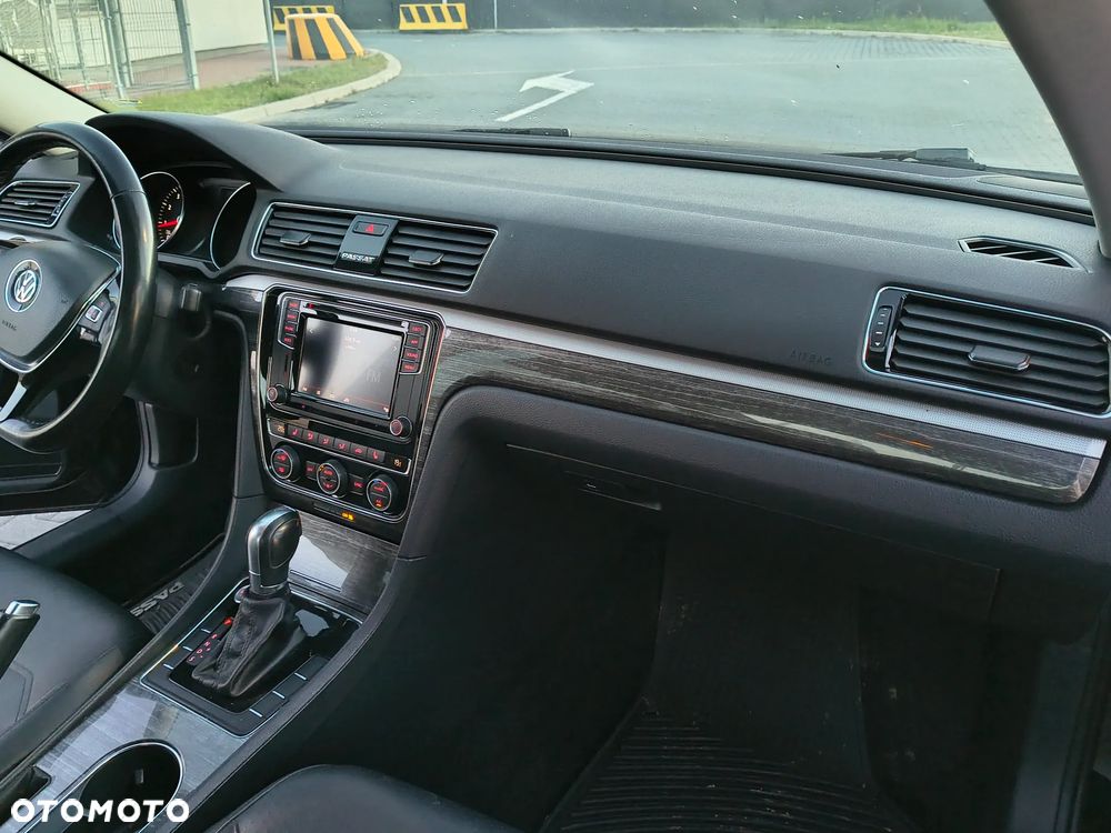 Volkswagen Passat - 11