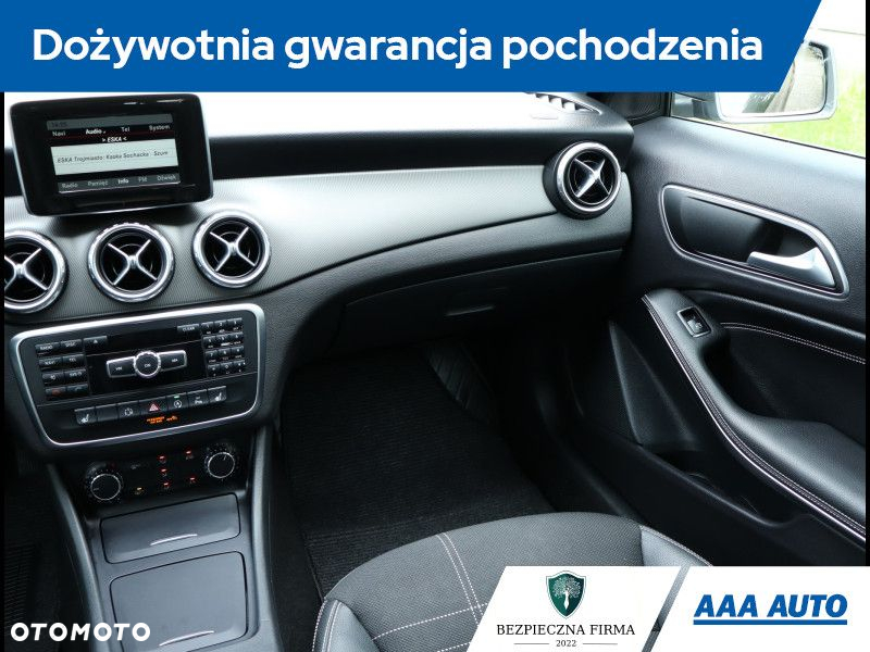 Mercedes-Benz GLA - 9