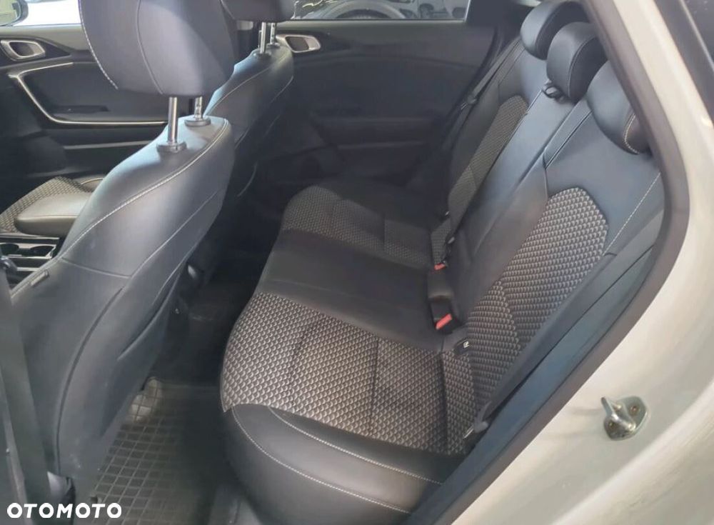 Kia Ceed - 7