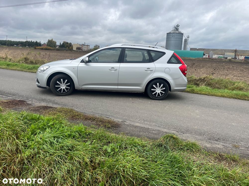 Kia Ceed - 13