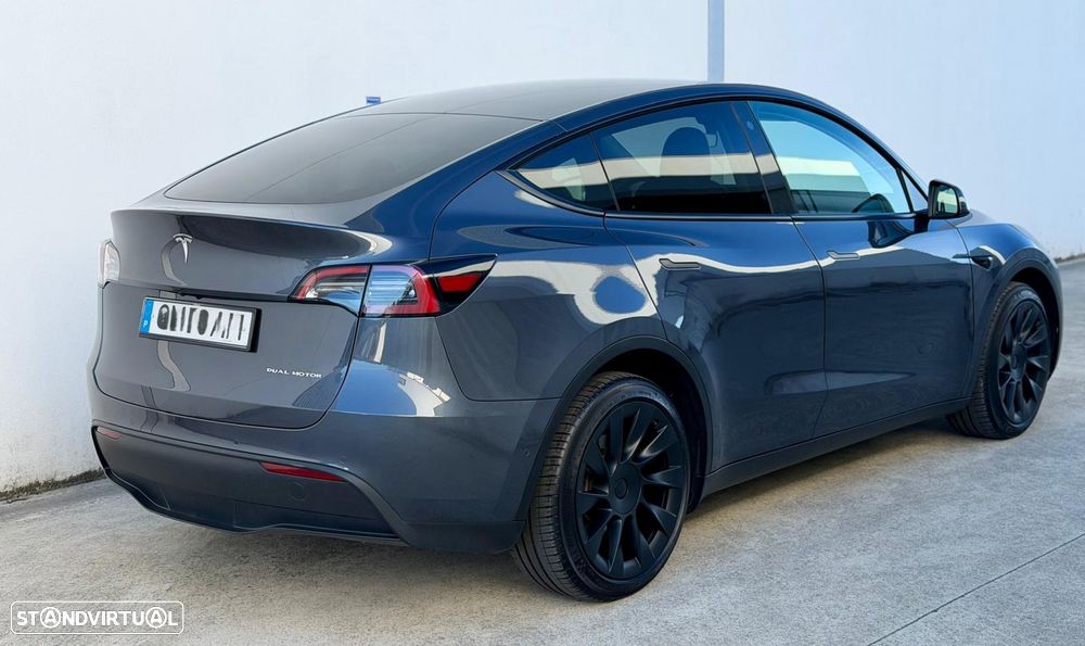 Tesla Model Y Long Range Dual Motor AWD - 4