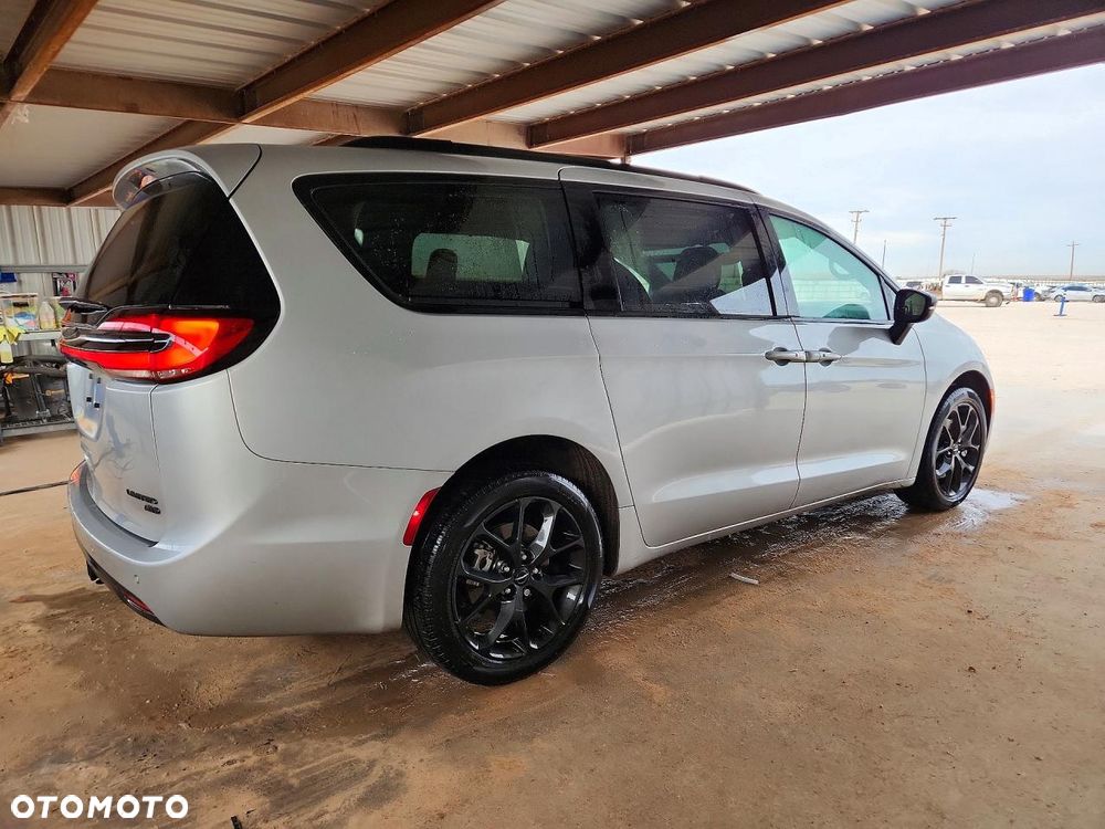 Chrysler Pacifica - 4
