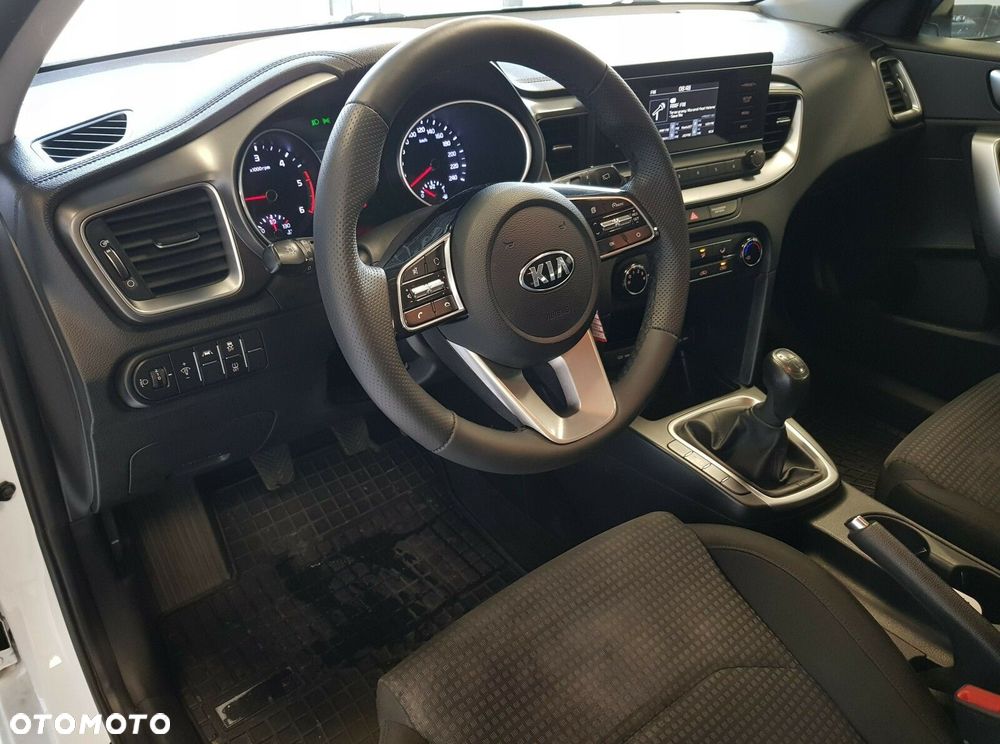 Kia Ceed 1.6 CRDi mHEV S - 16