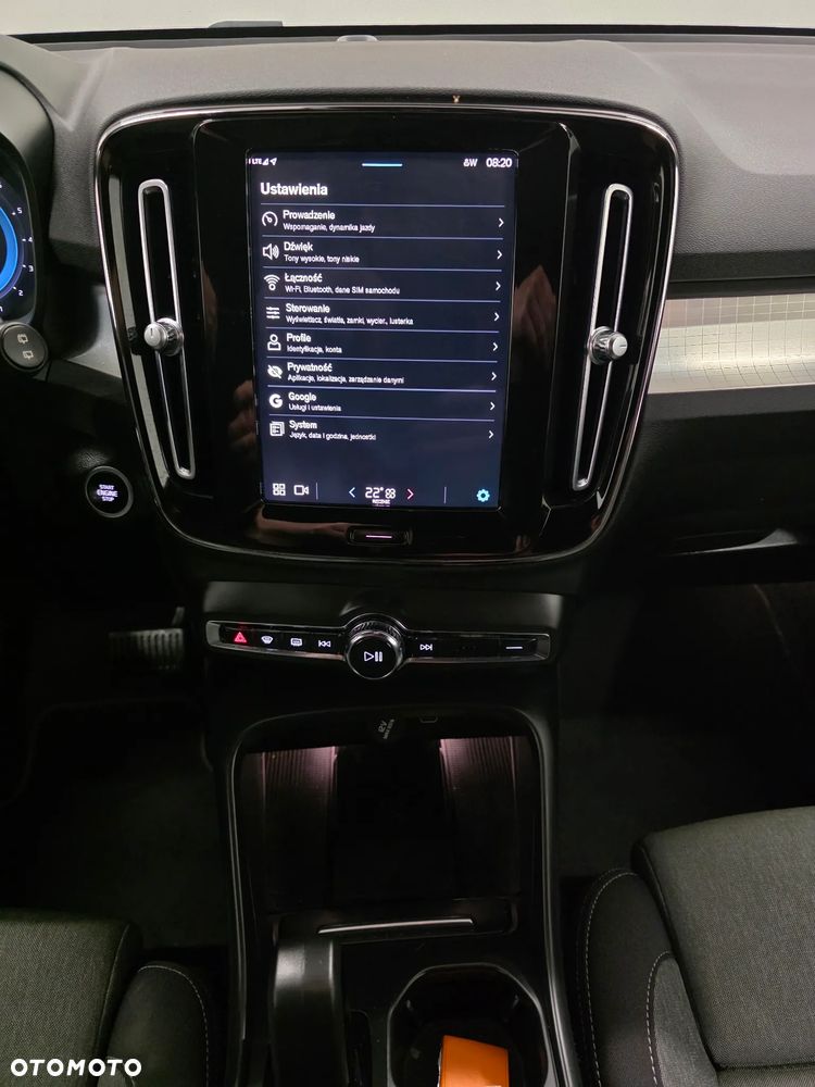 Volvo XC 40 B3 B DKG Ultra Dark - 16