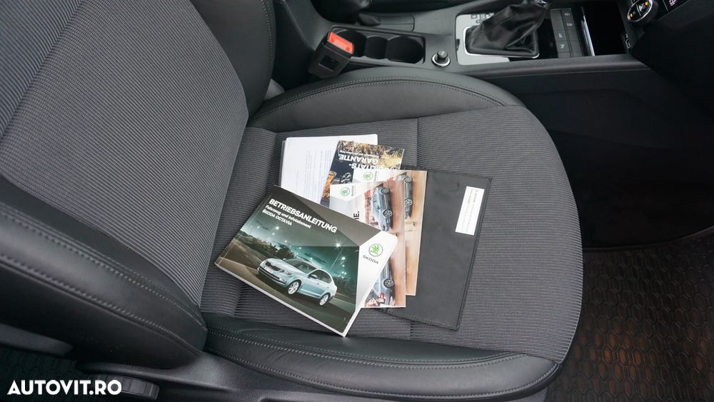 Skoda Octavia Combi 1.6 TDI DSG Premium Edition - 31