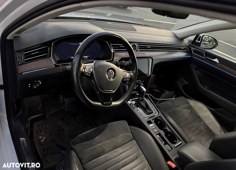 Volkswagen Passat - 1