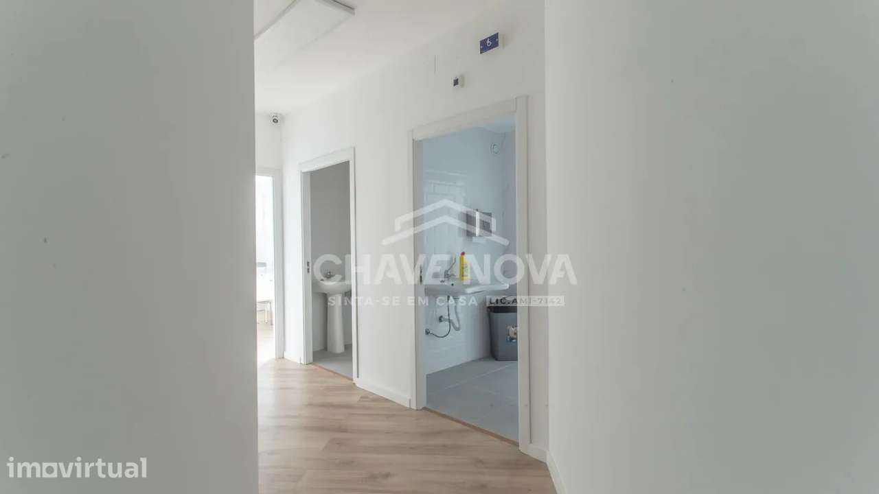 Espaço comercial totatlmente renovado Av. da República junto à Câmara - Grande imagem: 4/34