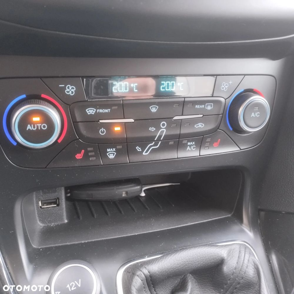 Ford Focus 2.0 TDCi Titanium ASS - 32