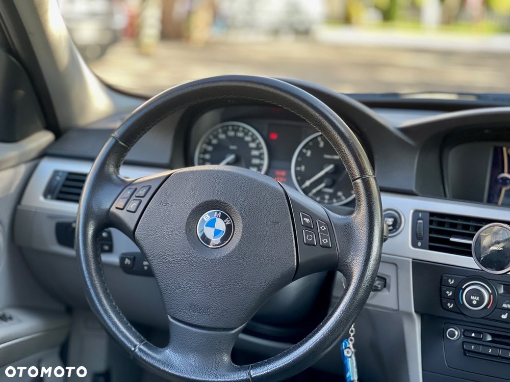 BMW Seria 3 320i - 13