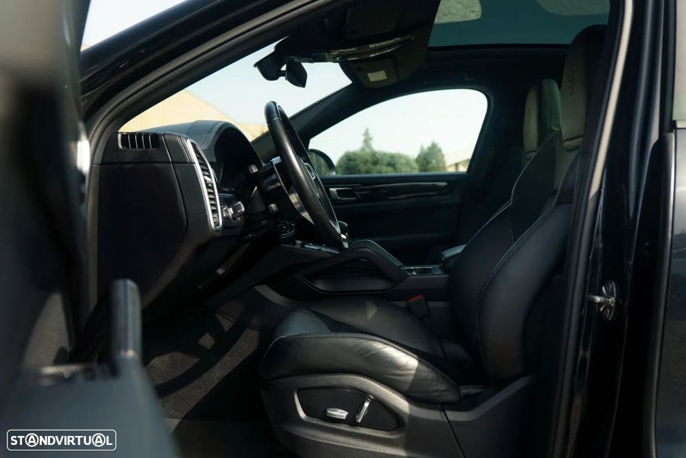 Porsche Cayenne Coupé E-Hybrid Platinum Edition - 13