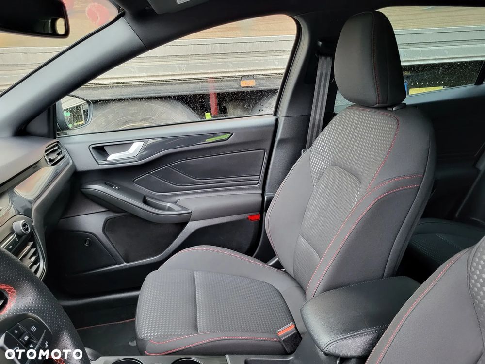 Ford Focus 1.5 EcoBoost STart-Stopp-System ST-LINE X - 24