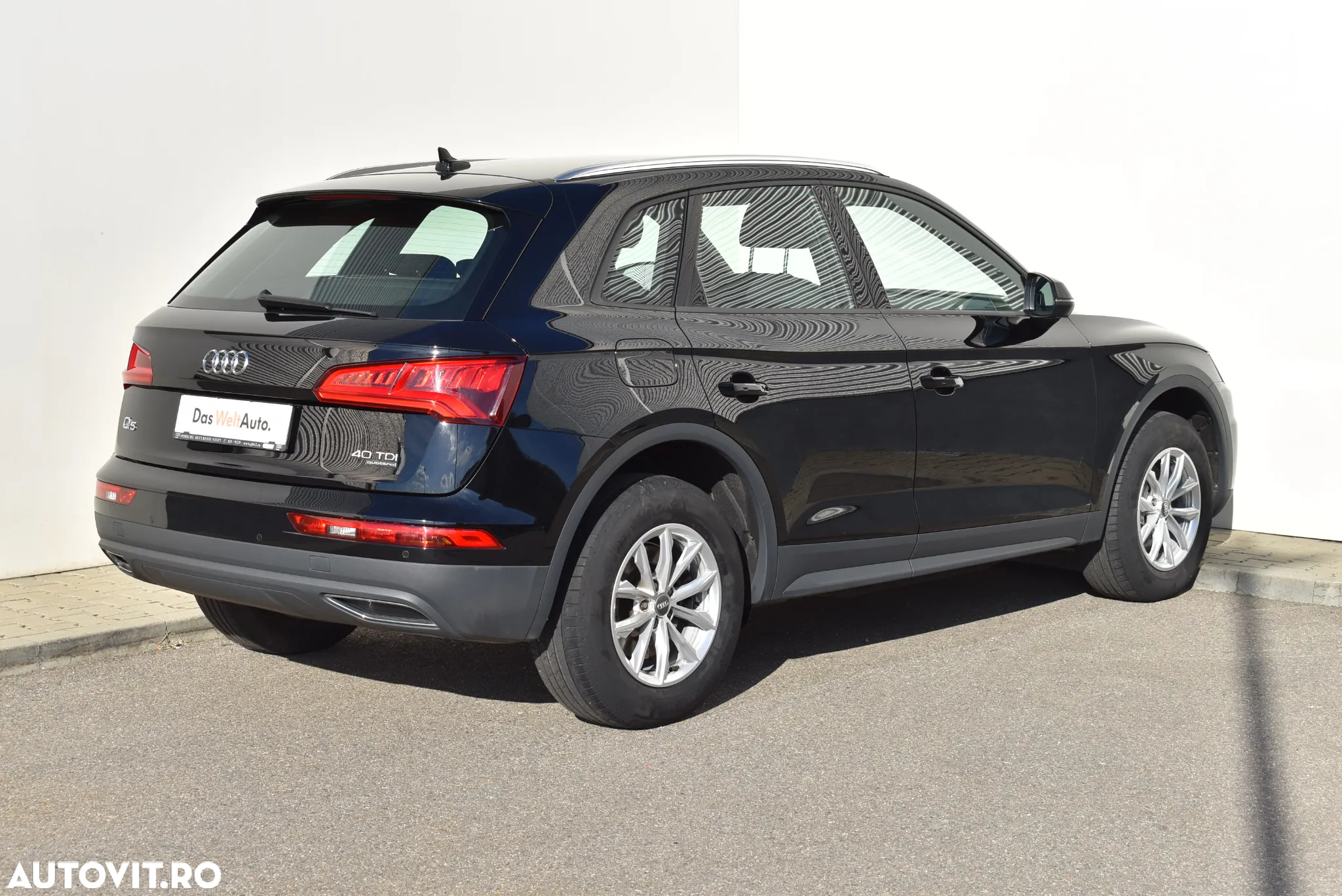 Audi Q5 2.0 40 TDI quattro S tronic Design - 5