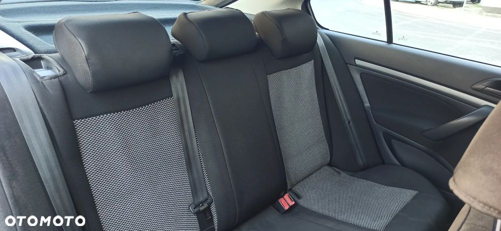 Skoda Octavia 1.6 Tour - 25