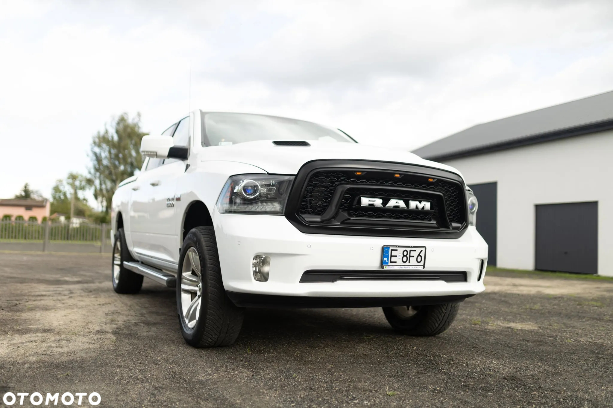 Dodge RAM 1500 5.7 4x4 - 16