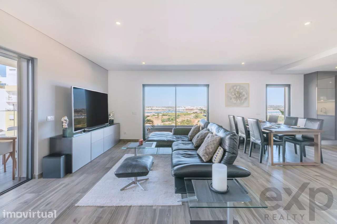 Penthouse Exclusiva com Vistas Panorâmicas sobre a Marina, Rio e Ferra - Grande imagem: 3/31