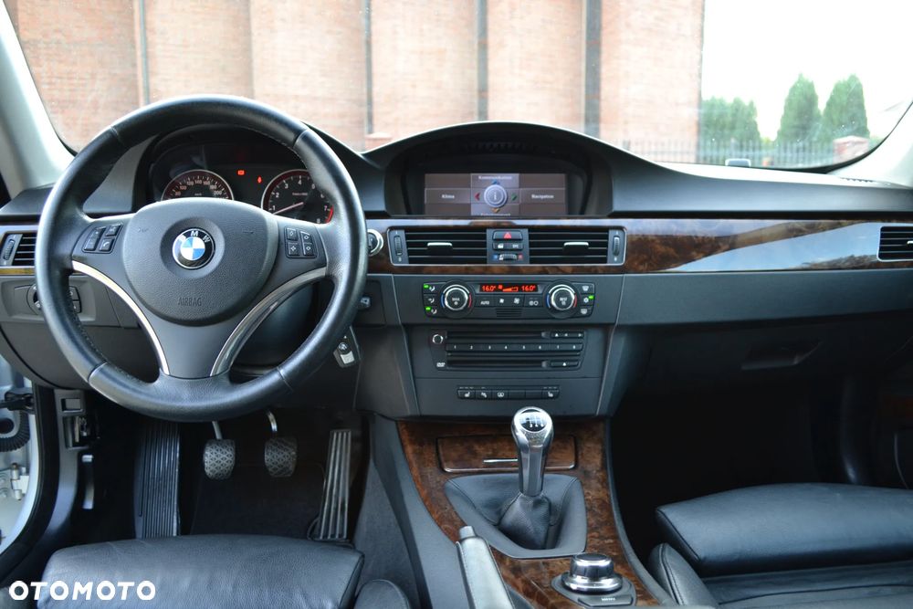 BMW Seria 3 325i - 26