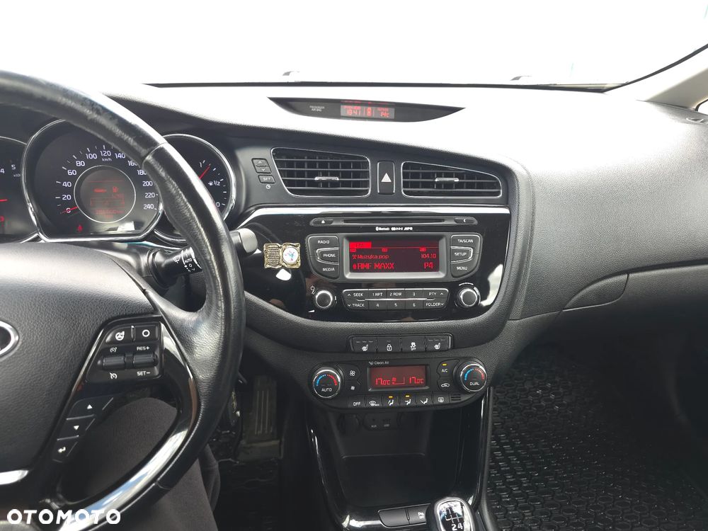 Kia Ceed 1.6 CRDi 128 Vision - 27
