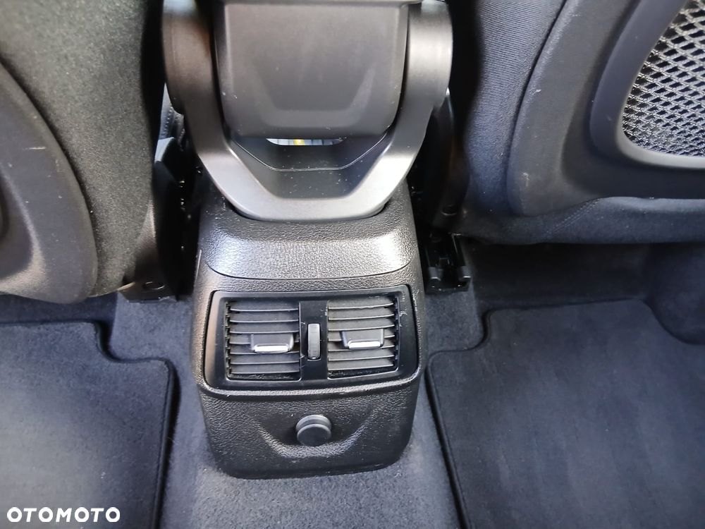 BMW Seria 2 218d xDrive Luxury Line - 34