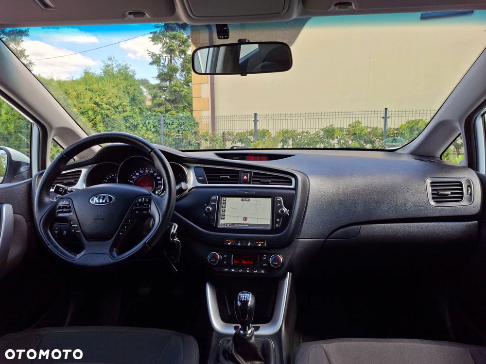 Kia Ceed 1.4 CVVT ISG Dream Team Edition - 33
