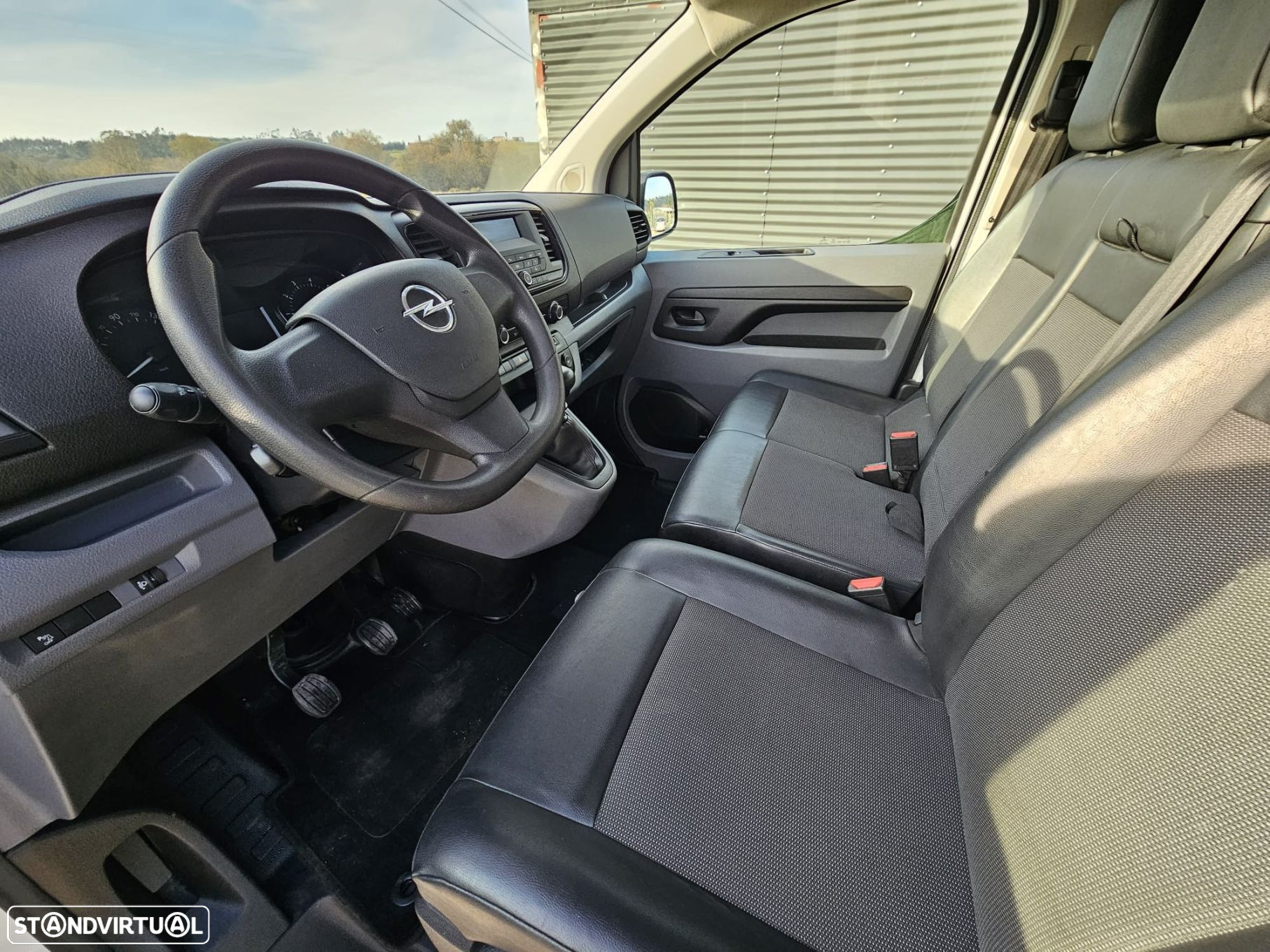 Opel Vivaro 1.5 CDTi L2H1 Essentia - 12