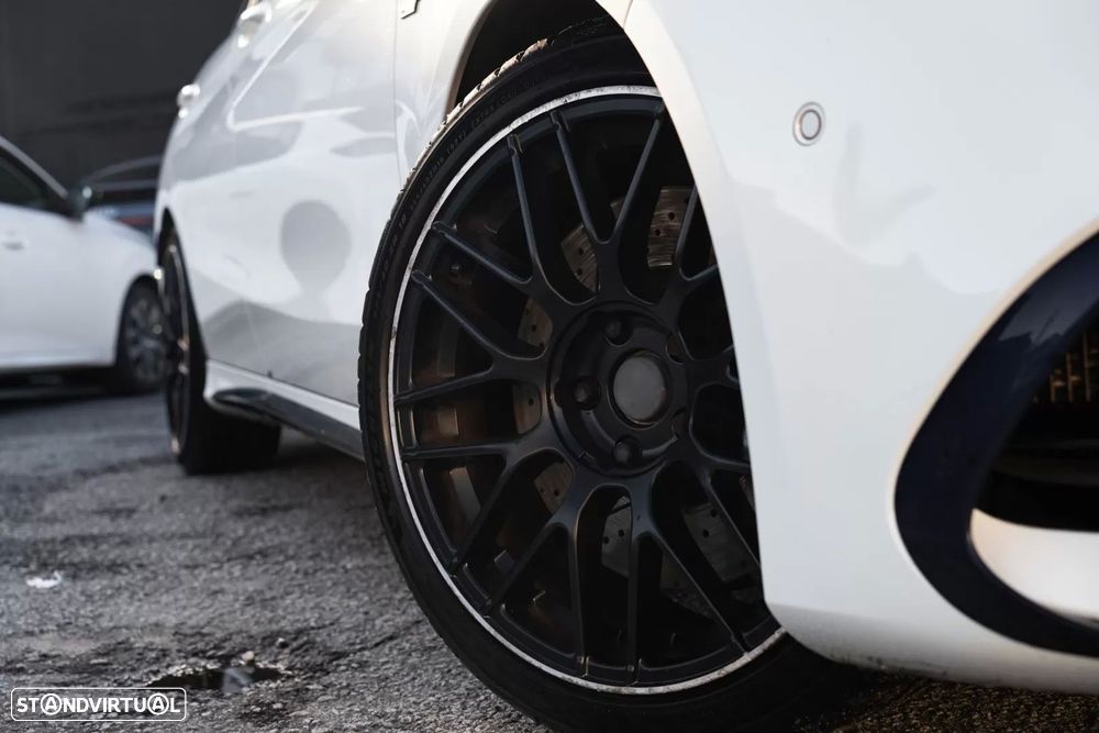 Mercedes-Benz CLA 45 AMG 4-Matic - 3