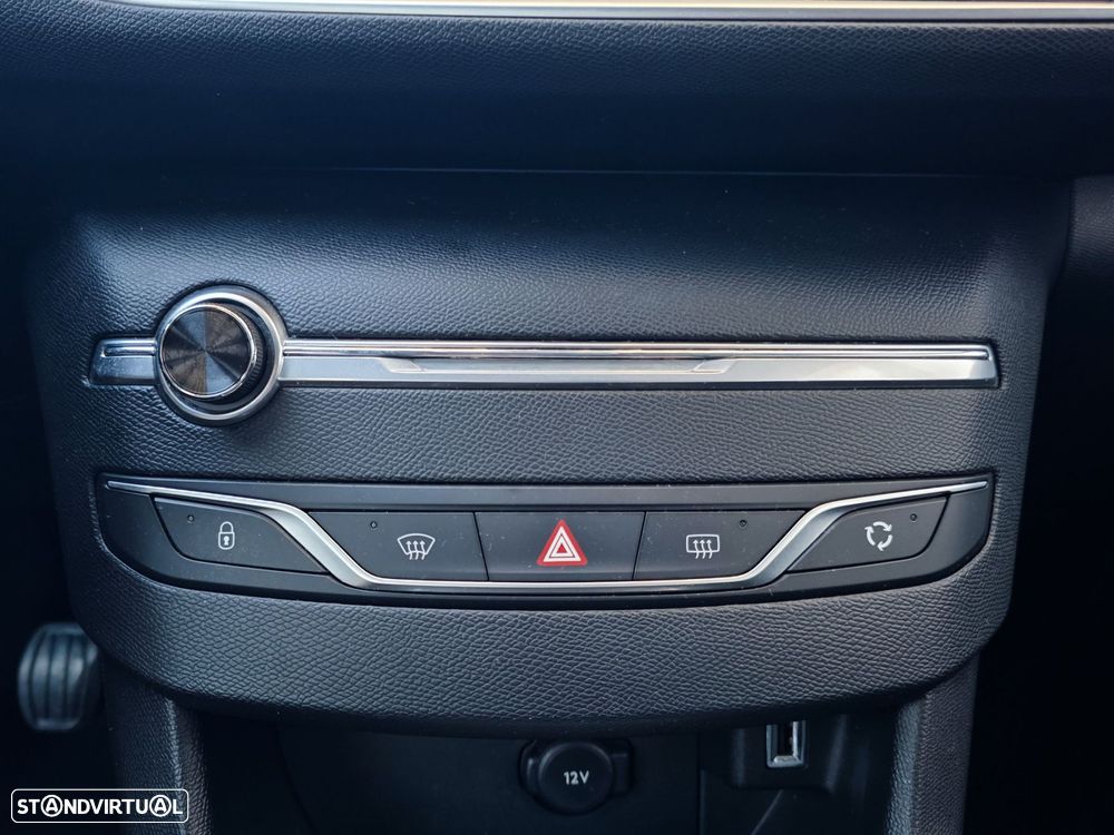 Peugeot 308 SW 1.5 BlueHDi Style - 32