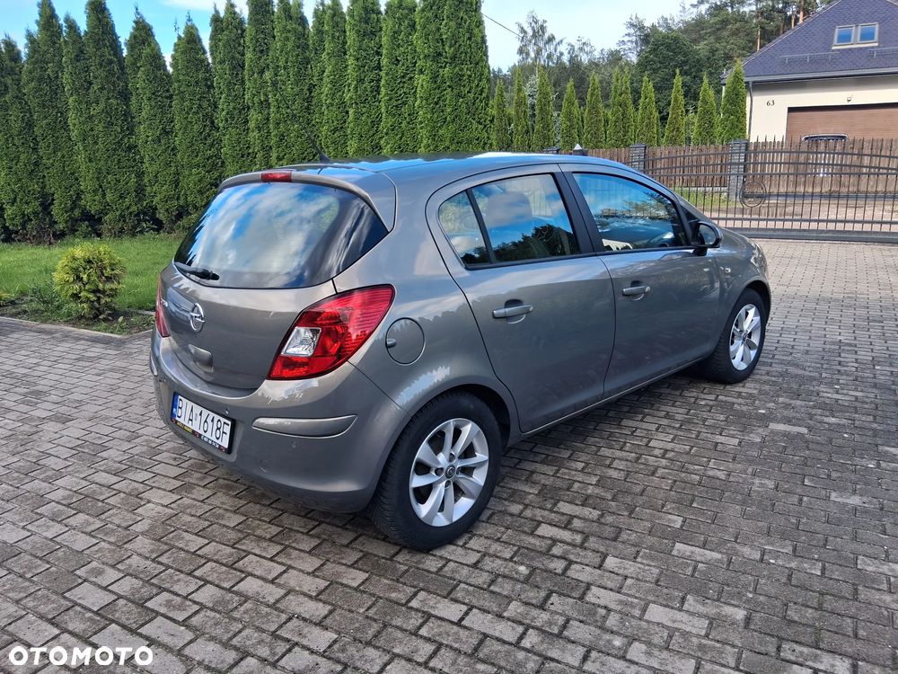 Opel Corsa 1.4 16V Energy - 9