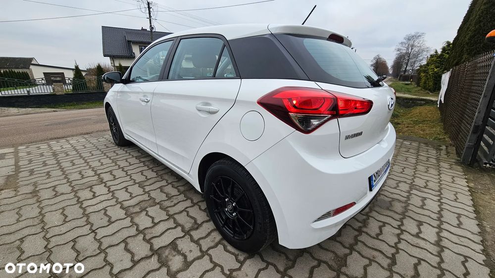 Hyundai i20 1.2 FIFA WM Edition - 23