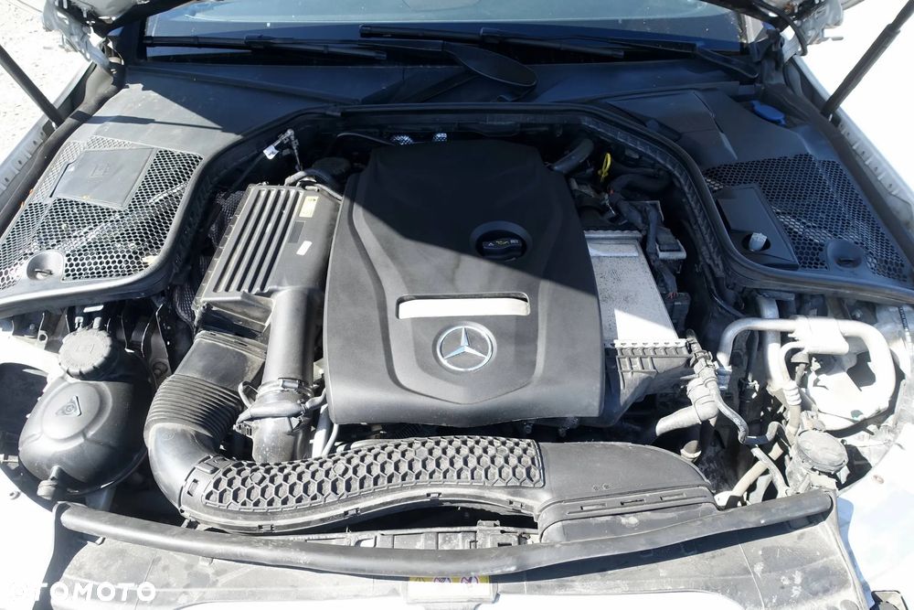 Mercedes-Benz Klasa C 200 4Matic 9G-TRONIC - 33