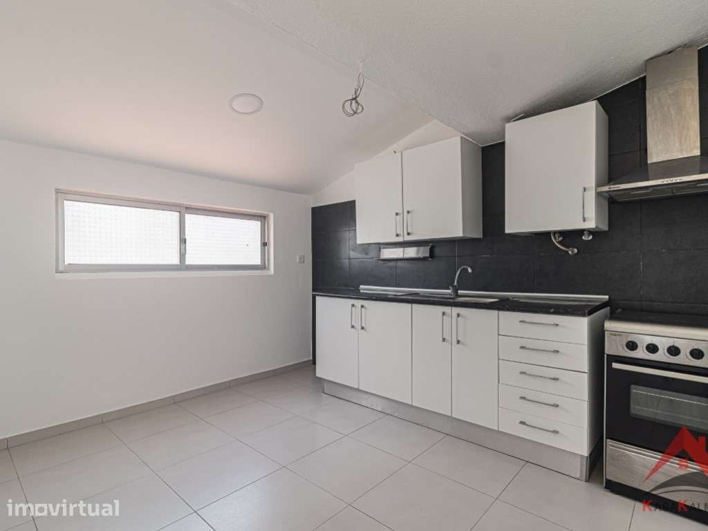 Arrenda-se T1 Totalmente Remodelado - Pronto a Habitar! - Grande imagem: 2/27