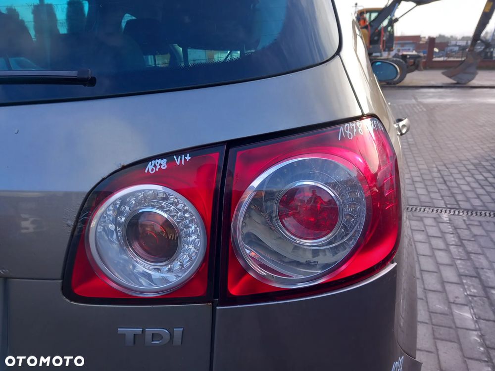 VW GOLF VI LAMPA PRAWA TYLNA PRAWY TYŁ W KLAPE - 1