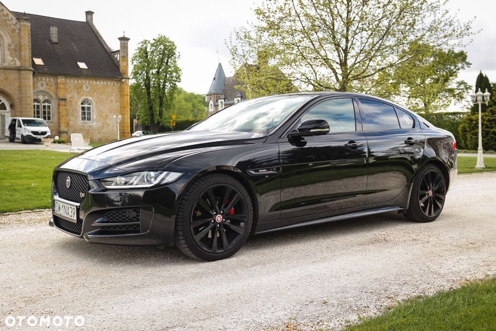 Jaguar XE 20d R-Sport - 13
