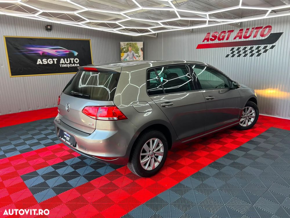 Volkswagen Golf - 8