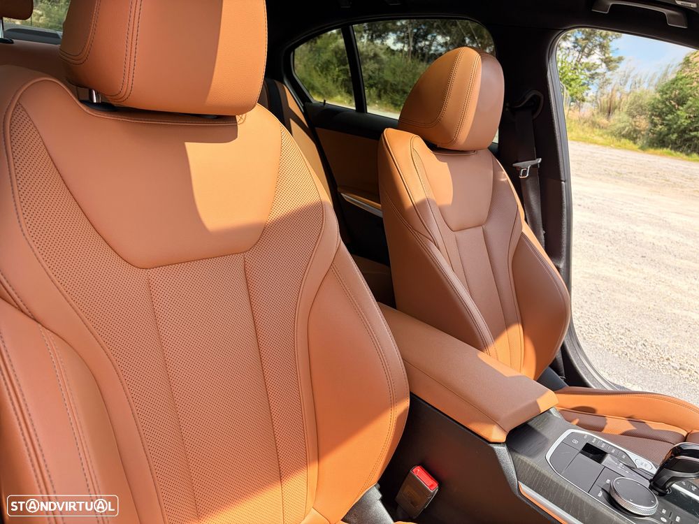 BMW 330 e Pack Desportivo M Auto - 21
