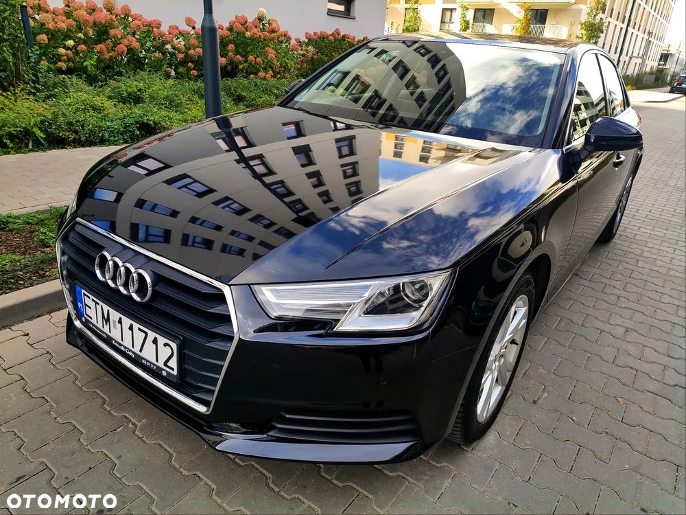 Audi A4 Limousine - 1