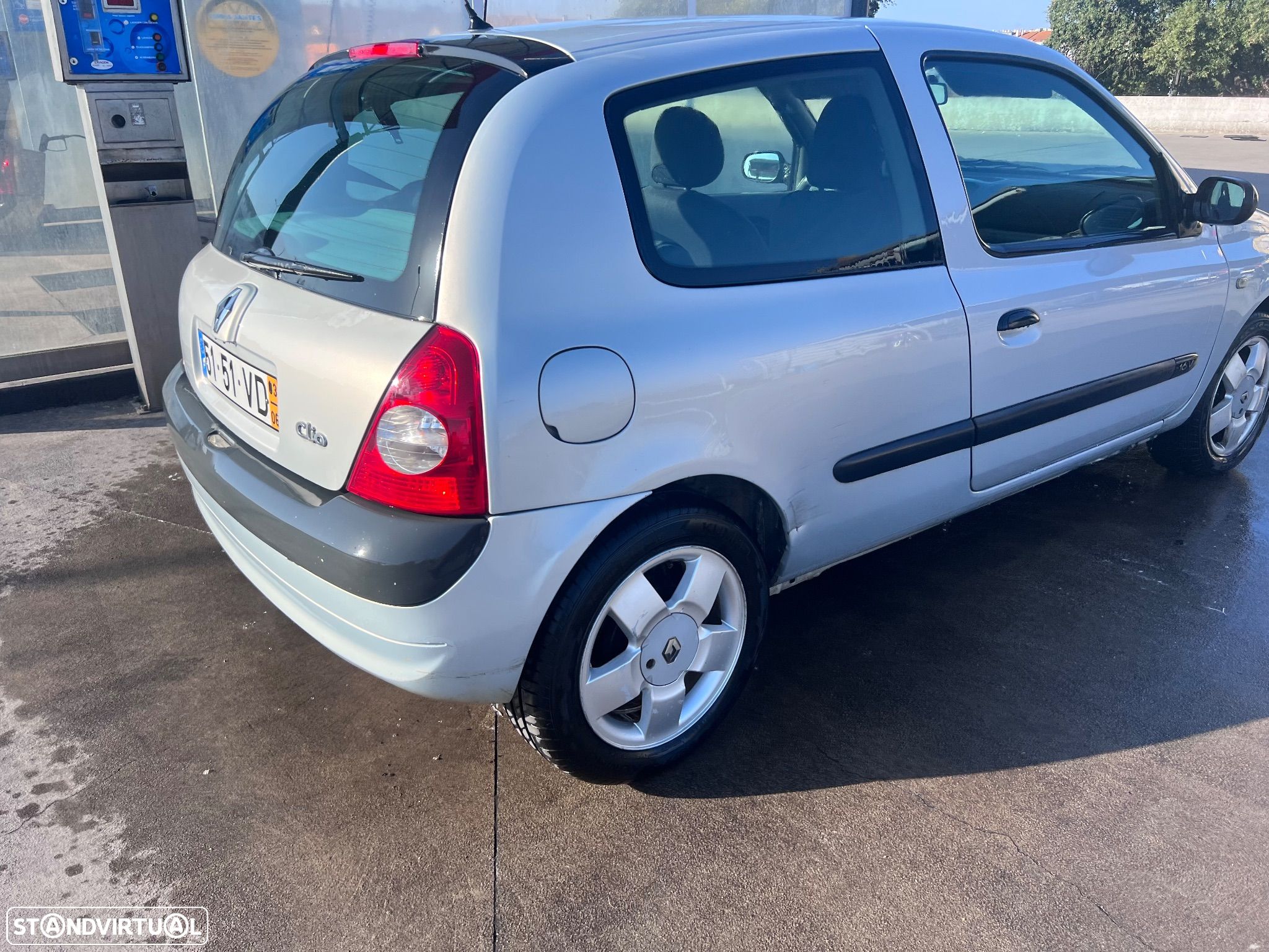 Renault Clio 1.2 16V Confort - 1