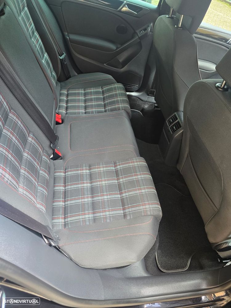 VW Golf 2.0 GTI - 11