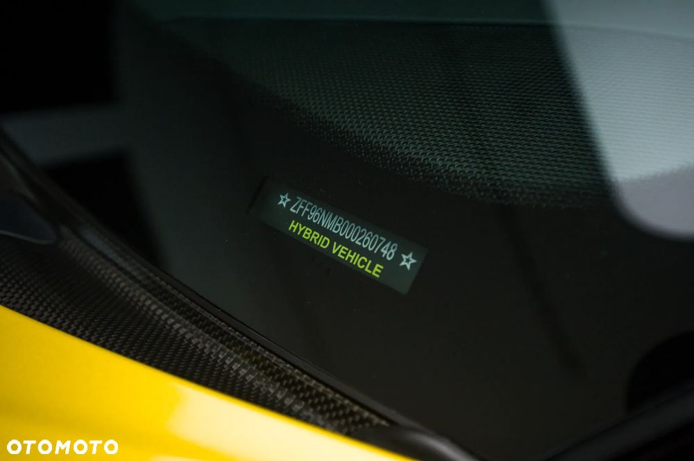 Ferrari SF90 Spider - 35